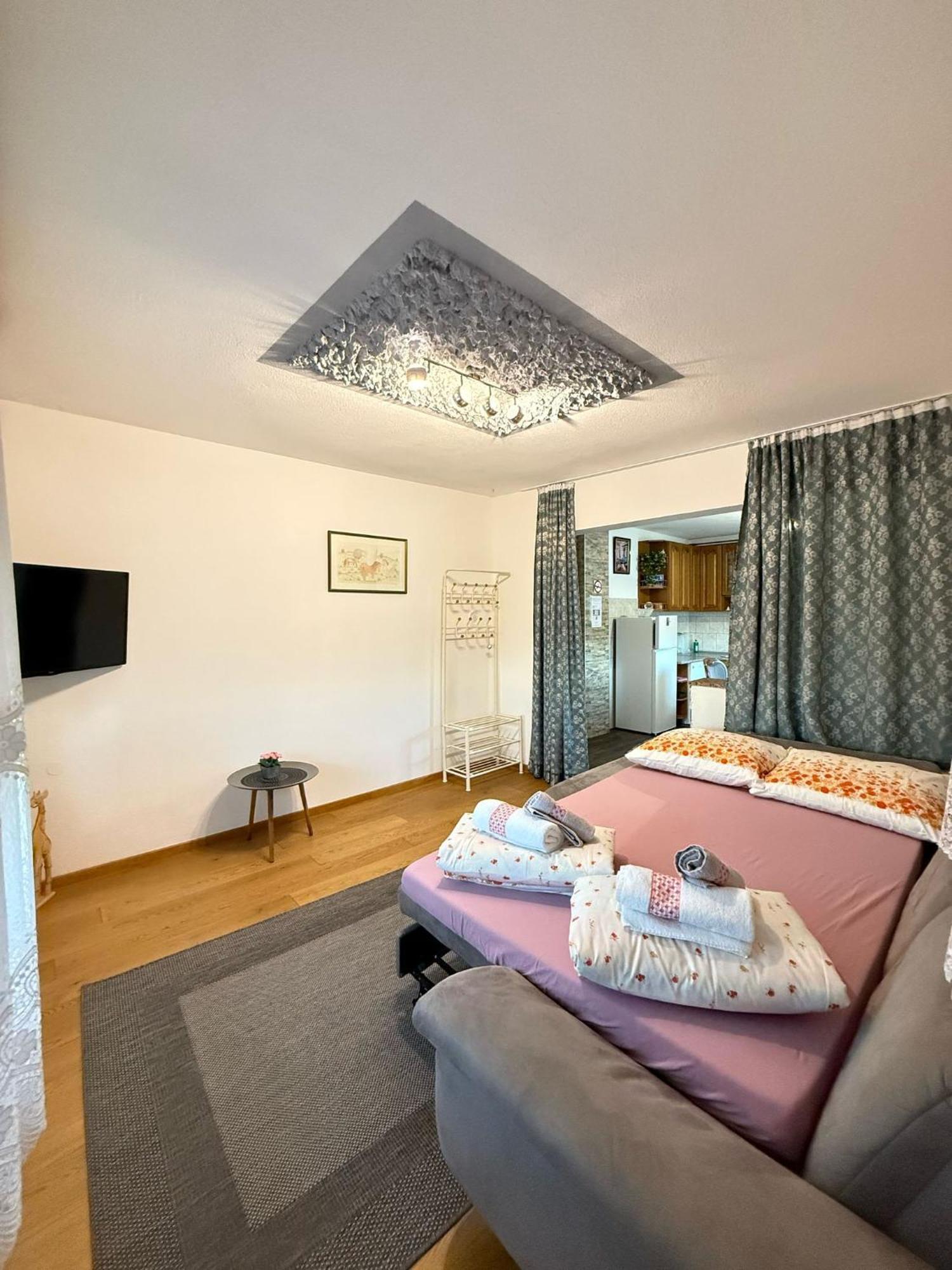 Apartments Marija Vrelo Korenicko Ngoại thất bức ảnh