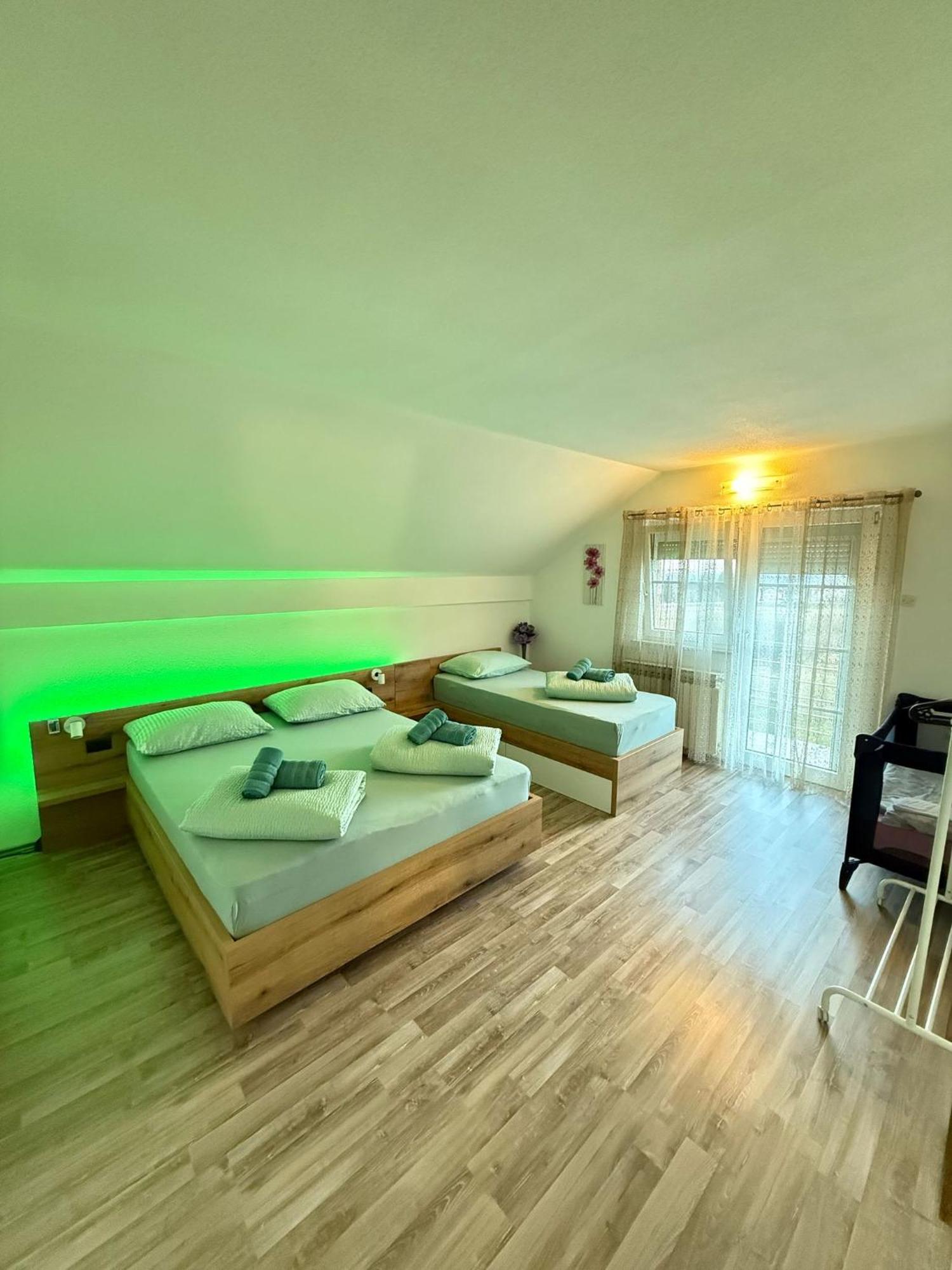 Apartments Marija Vrelo Korenicko Ngoại thất bức ảnh