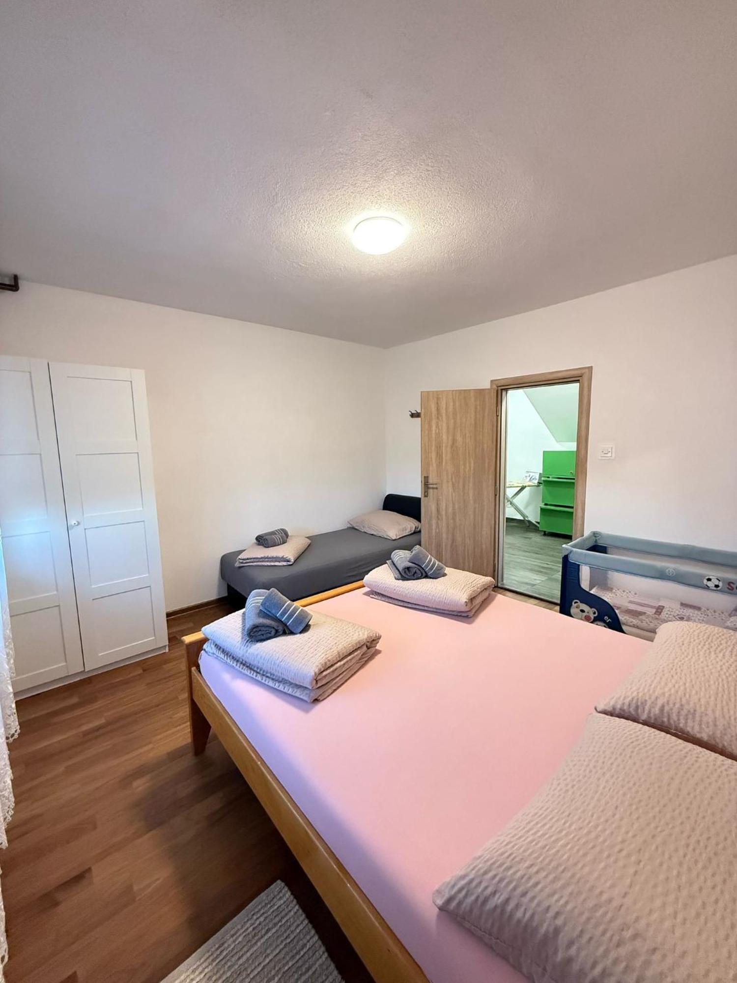 Apartments Marija Vrelo Korenicko Ngoại thất bức ảnh