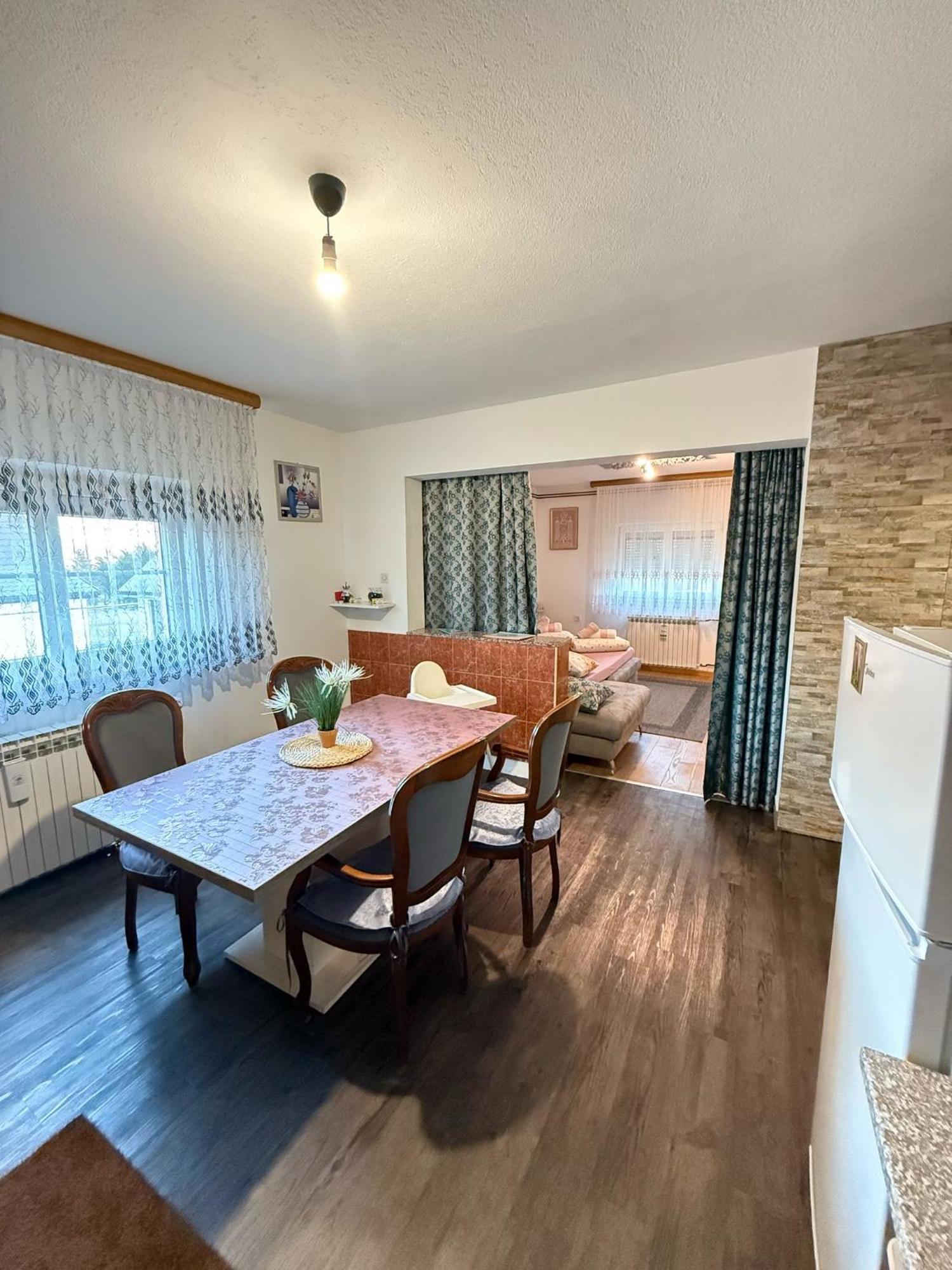 Apartments Marija Vrelo Korenicko Ngoại thất bức ảnh